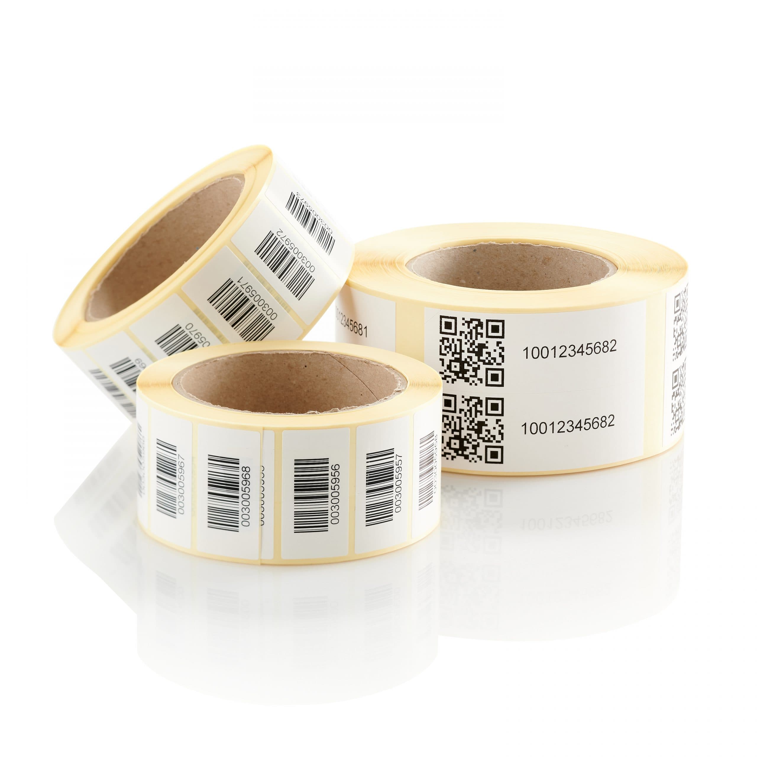 Bedruckte Etikettenrollen mit Barcode und QR-Code für die industrielle Kennzeichnung